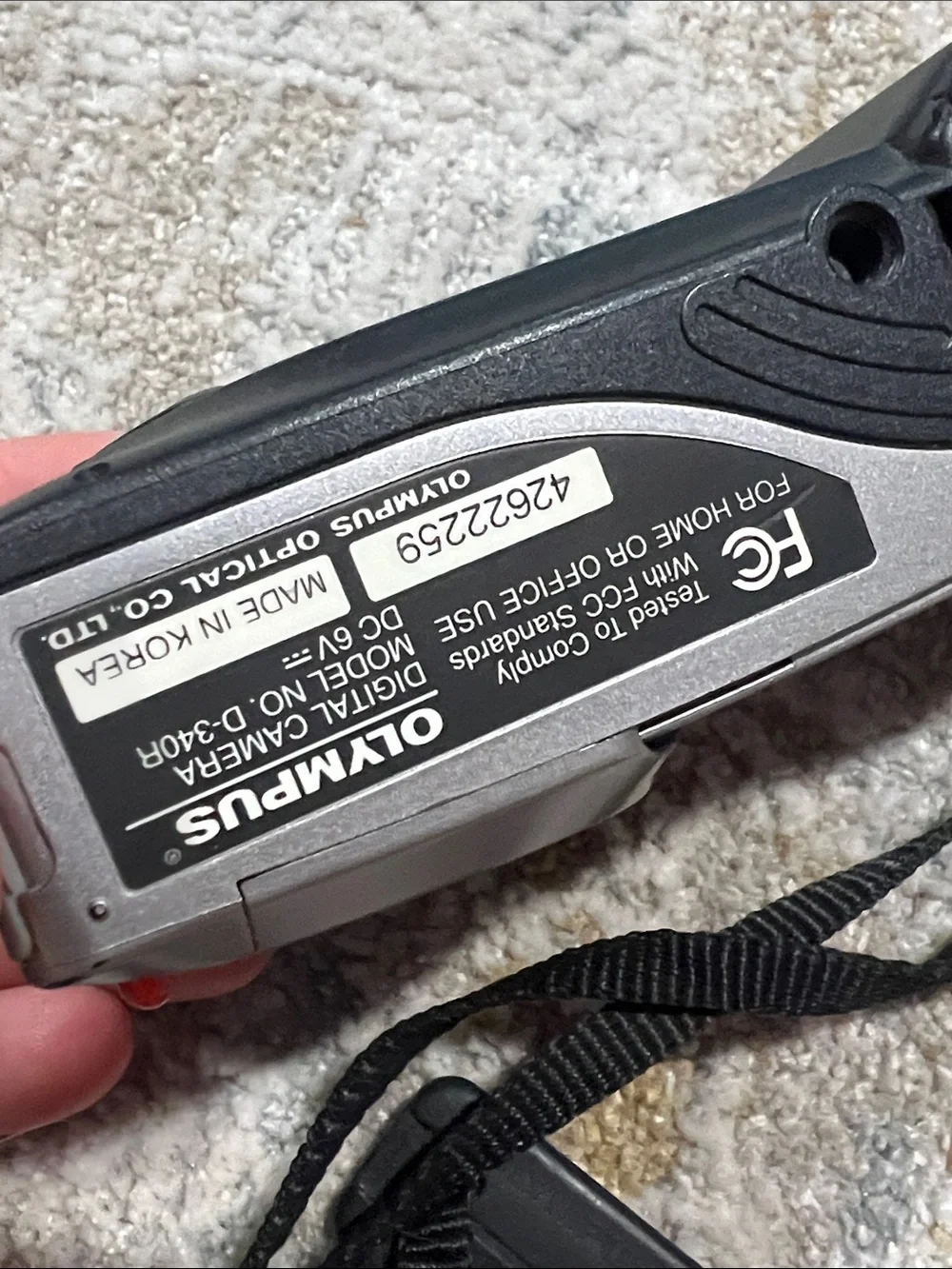 Olympus Silver Compact Digital Camera with Wrist Strap D-340R z32